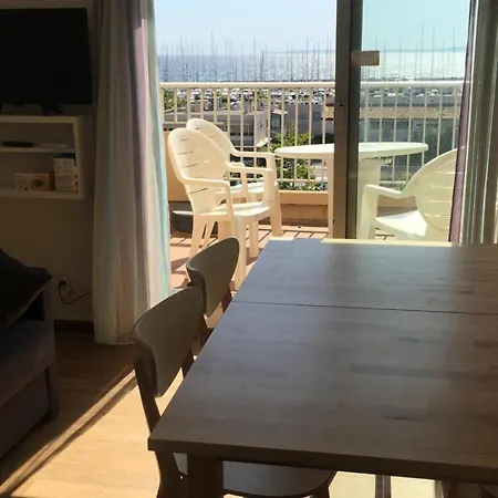 Duplex Climatise Avec Terrasse A Hyeres, Mer, Parking - Fr-1-335-150 *