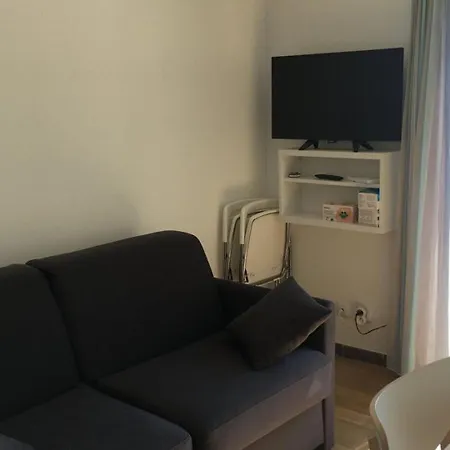 Appartement Hyères, 2 Pièces, 4 Personnes - Fr-1-335-150 Hyères